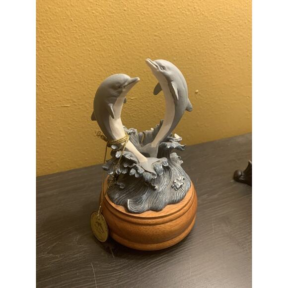 Westland Dolphin Dancing Pair Statue‎ Music Box Plays Pearly Shells Numbered - Picture 1 of 9